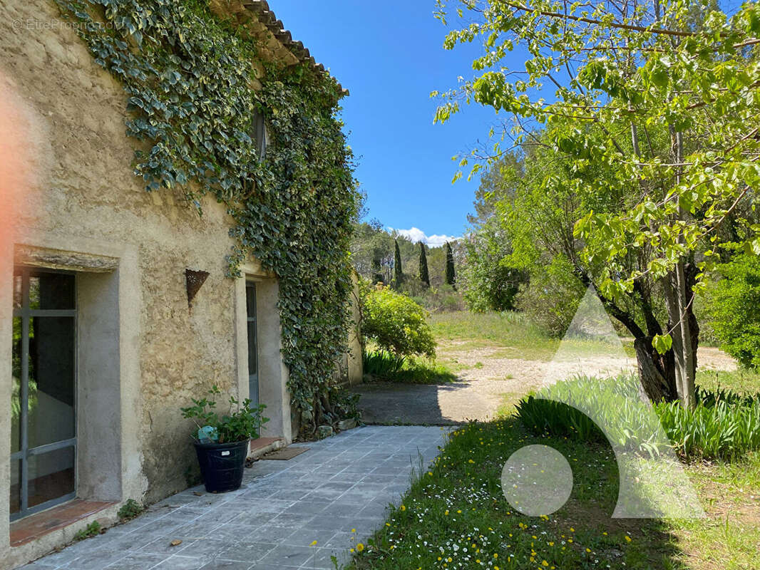 Maison à ENTRECASTEAUX