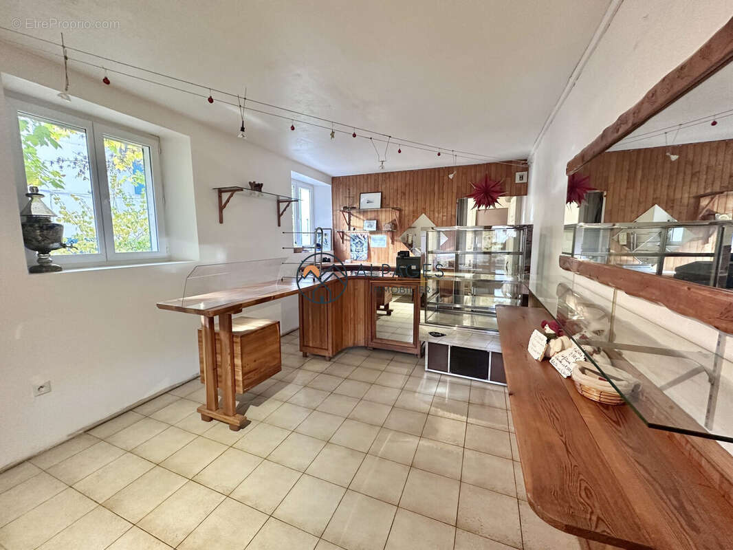 Commerce à RISTOLAS