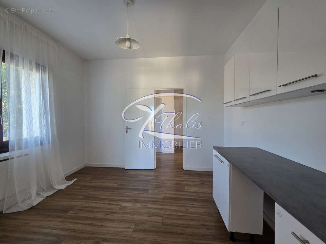 Maison 242 m² à Bonnetan  - photo 6