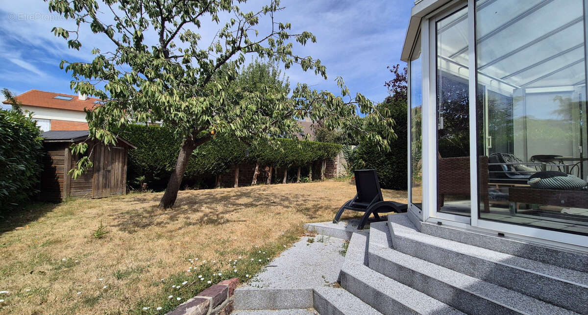 Maison Familiale de plus 170m2 avec Jardin et Garage Secteur Recherché Aplemont - photo 2