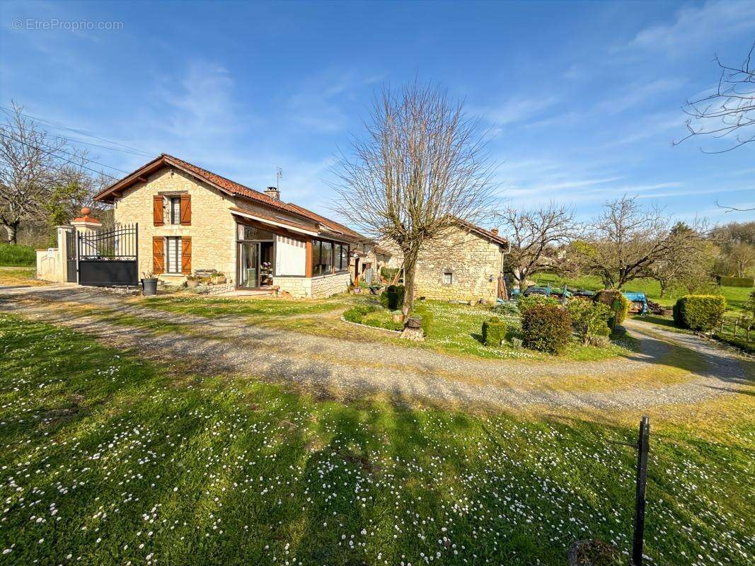 Maison à VAUNAC