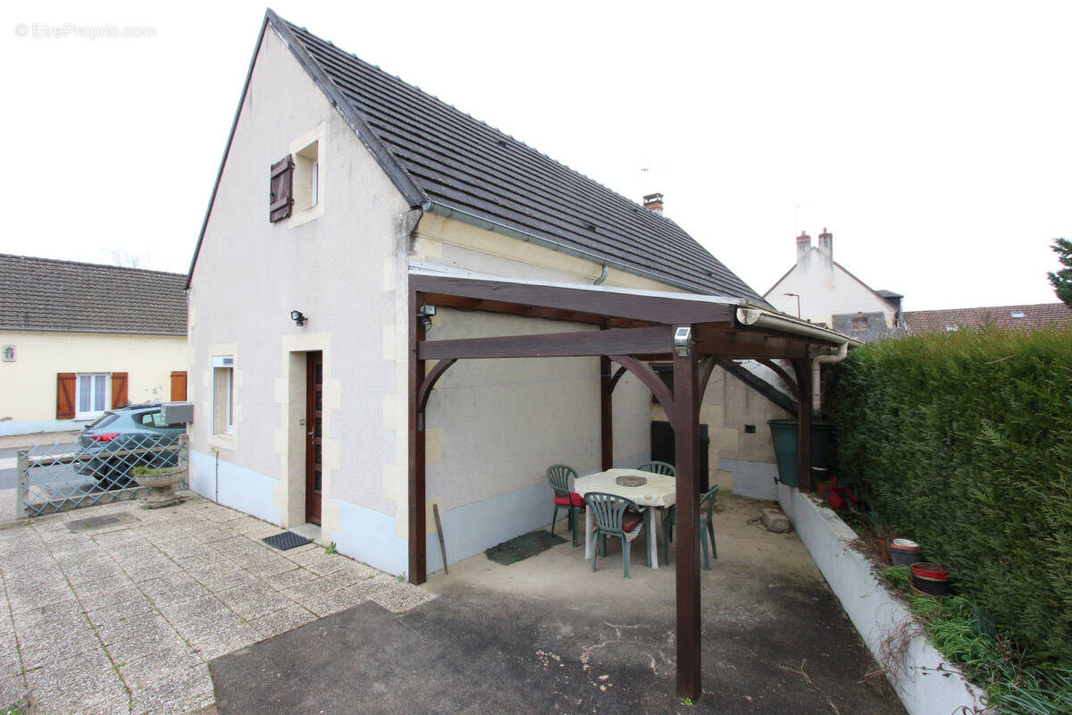 Maison à COULANGES-LES-NEVERS