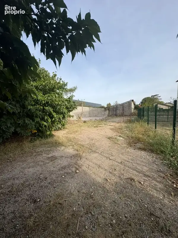 Terrain 300 m² a batir libre constructeur pc accepte - photo 2