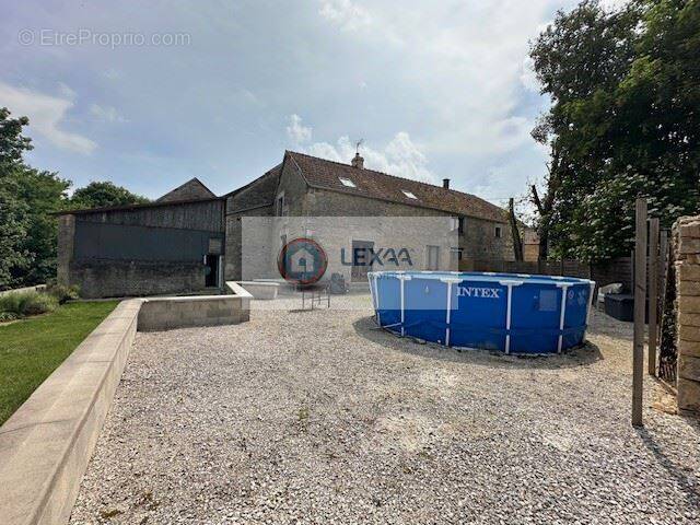 Maison à NESLE-ET-MASSOULT