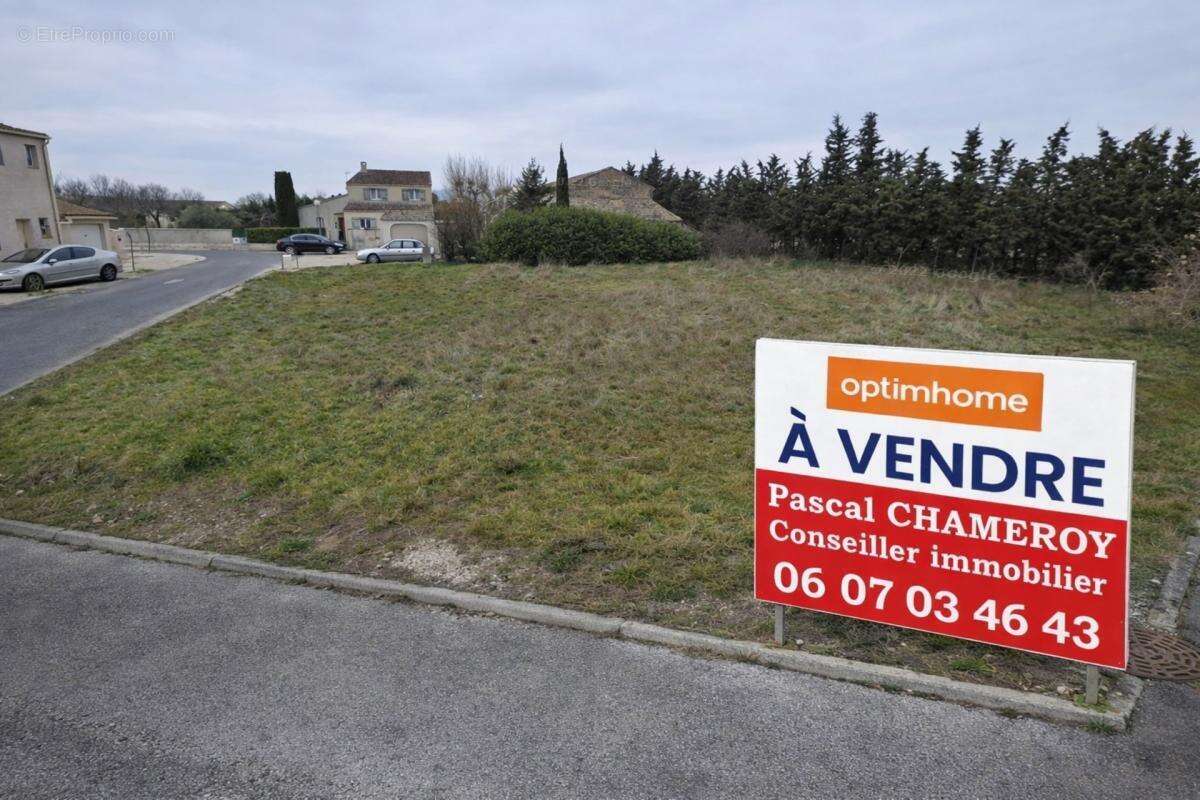 CAVAILLON (84) - LES HAUTES FERRAILLES  Belle parcelle de terrain à bâtir d'une superficie de 886 m² - photo 2