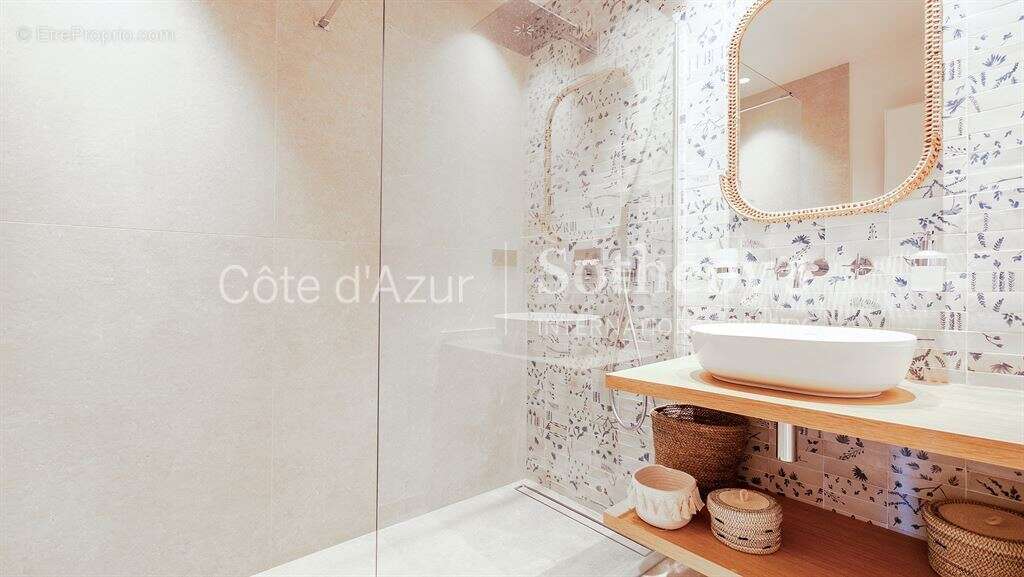 Villa contemporaine d'exception à vendre à Sainte-Maxime: 440 m², 5 chambres, proche plage et centre - photo 12