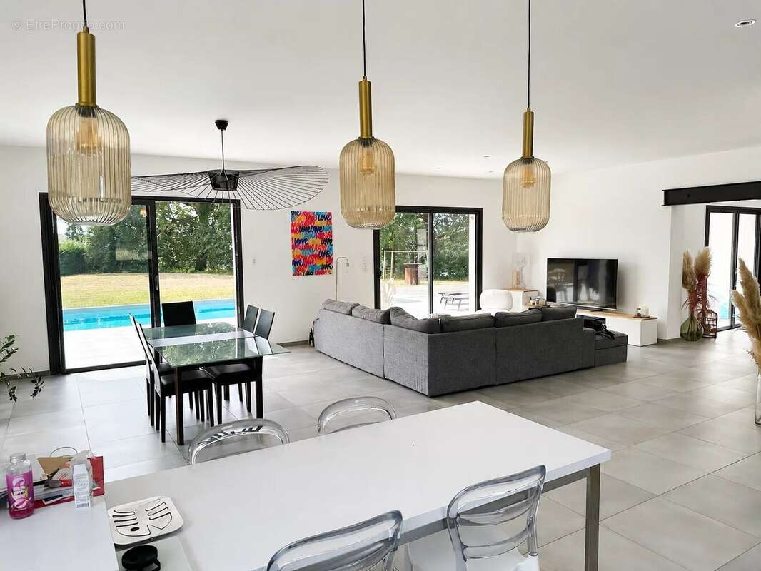 Maison d'architecte avec vue dominante, terrain et garage. - photo 3