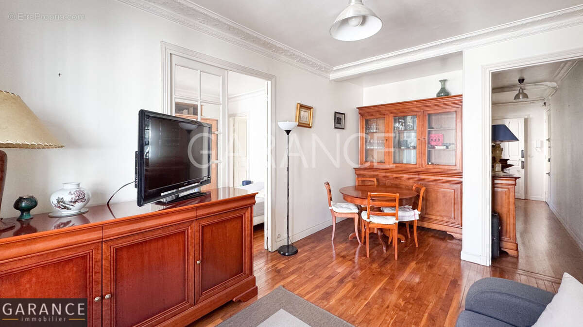 Appartement à PARIS-14E