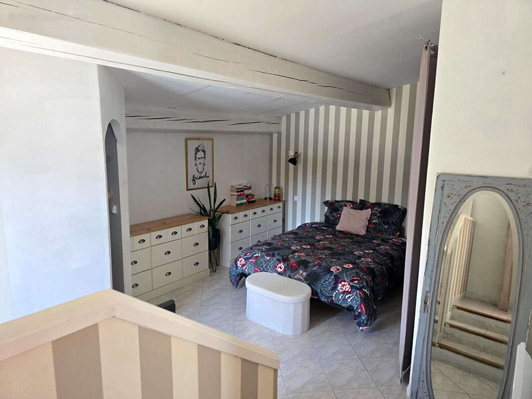 LA BOUILLADISSE - Villa T5/6 de 145m² s/ 1297m² de jardin - photo 7