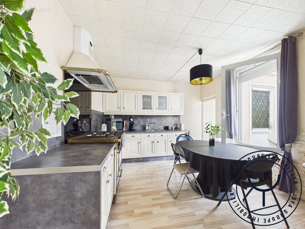 Maison 230 m² à Troyes  - photo 2