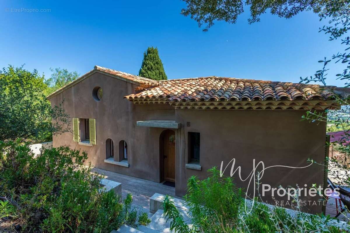 Maison à BORMES-LES-MIMOSAS