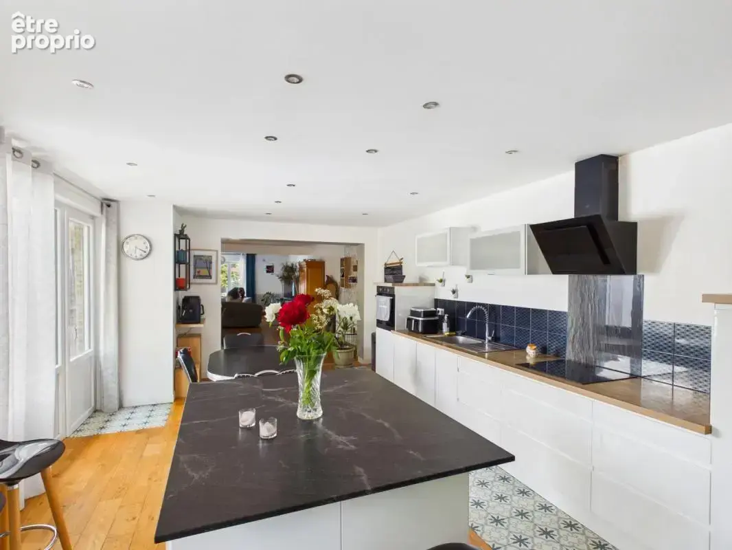 Scy-Chazelles – Maison familiale de 300 m² avec 6 chambres et espace indépendant - photo 3