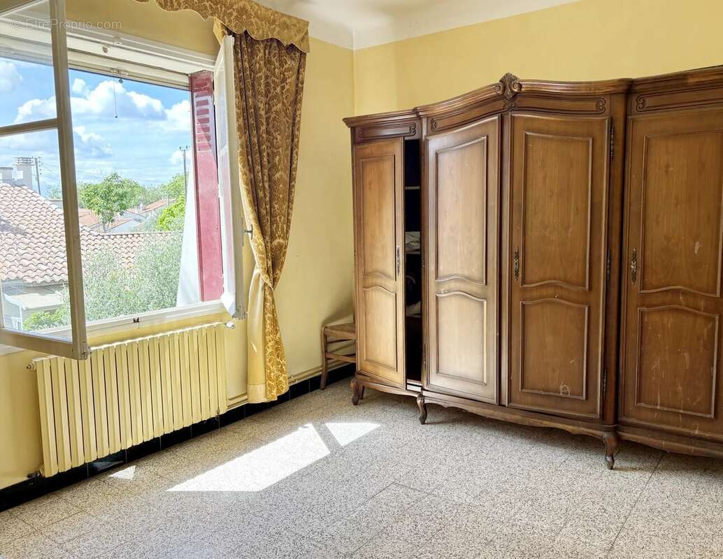 Maison 176 m² à Arles  - photo 7
