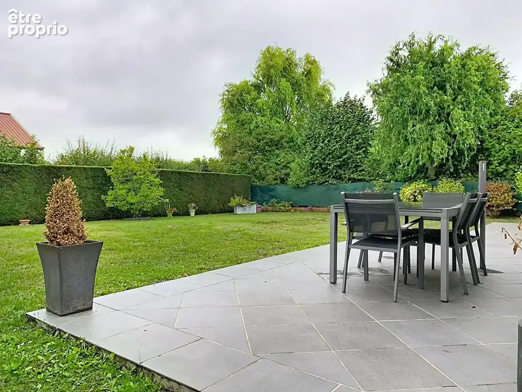 Villa individuelle de 1996 batie sur 615 m² - photo 2