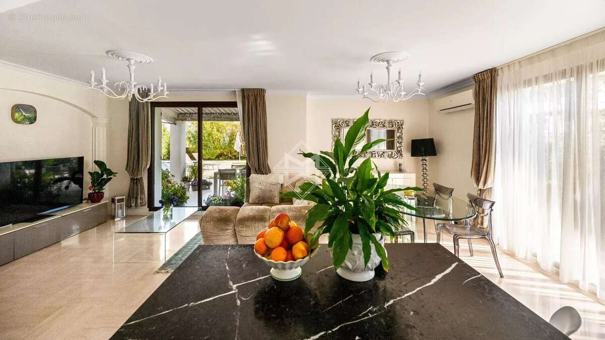 Maison à VILLENEUVE-LOUBET