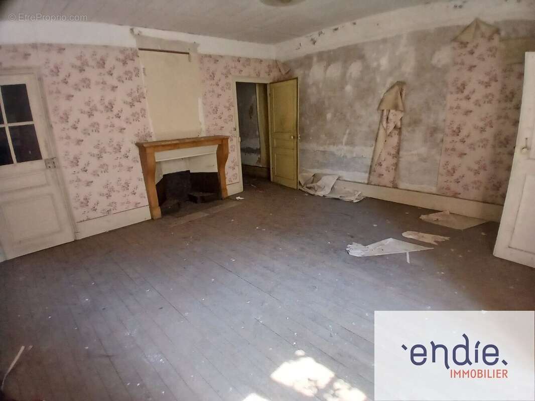 Immeuble de 352 m² à rénover avec fort potentiel  Champlitte (70160) - photo 9
