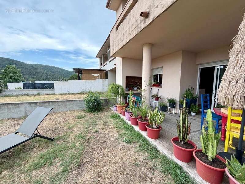À VENDRE FAVONE – Appartement T3 de 62,10 m² en rez-de-jardin avec vue mer - photo 3