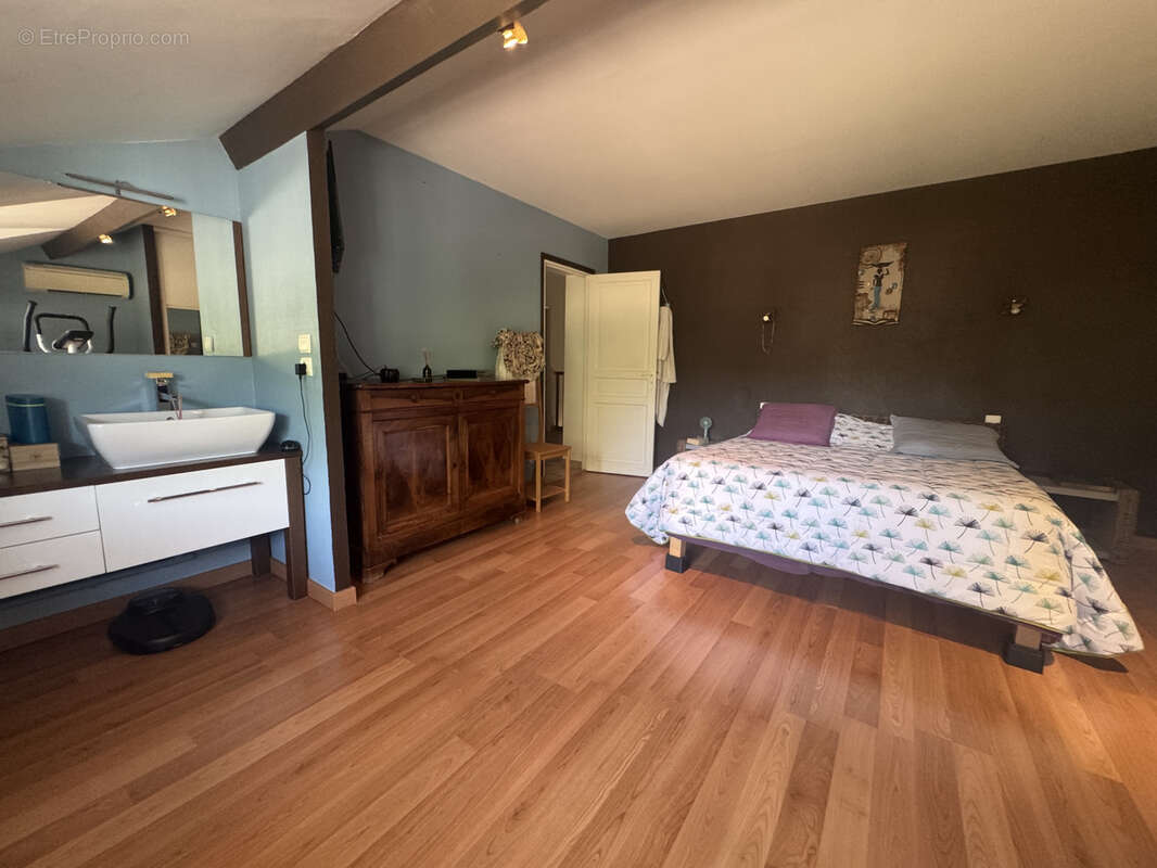 Propriété d'exception 203 m2 & Dépendances de 215 m2 - photo 4