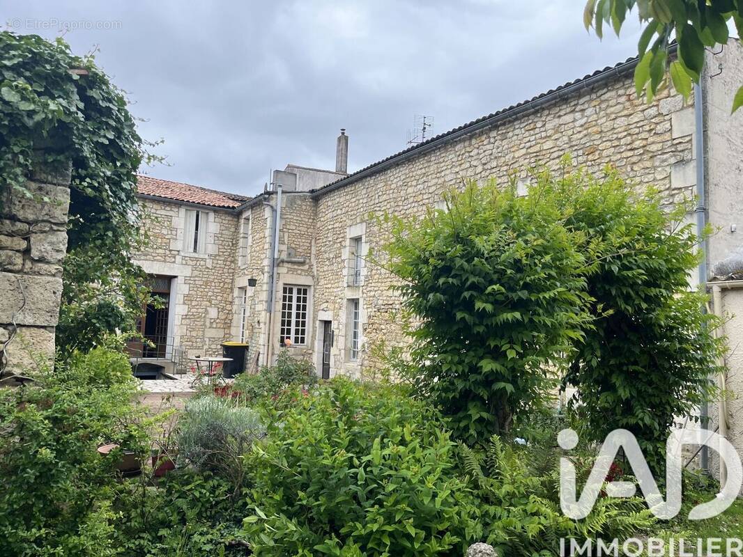 Photo 1 - Maison à LE GUA