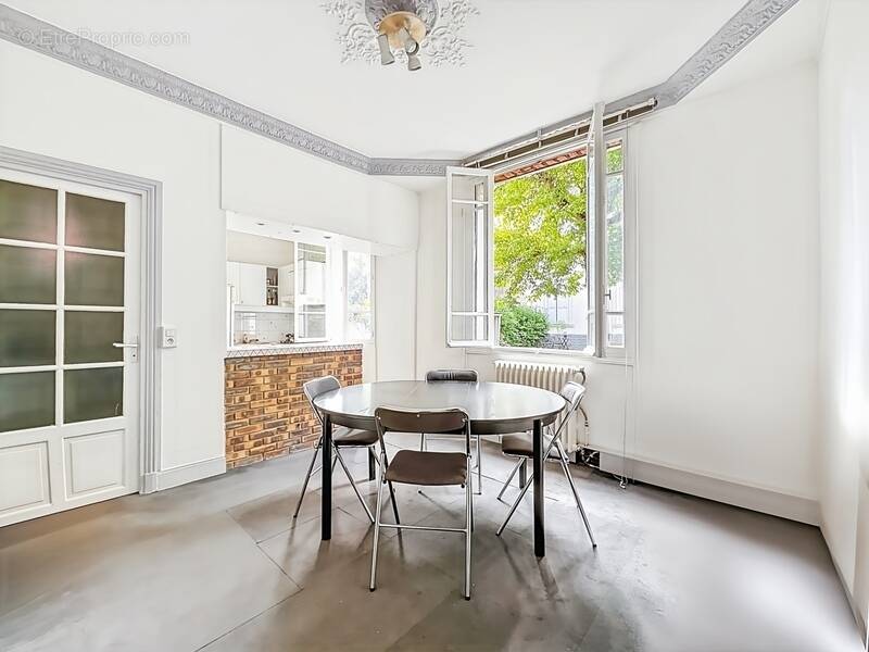 Appartement à LA GARENNE-COLOMBES