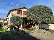 Maison à NEYRON
