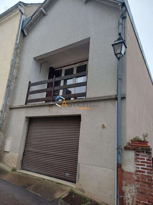 Entrée par garage au sous sol - Maison à SEIGNELAY