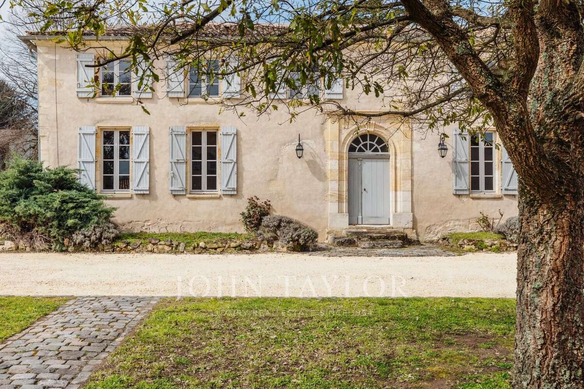 Maison à SAINT-EMILION
