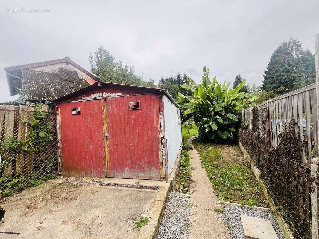 Maison à LA JONCHERE-SAINT-MAURICE