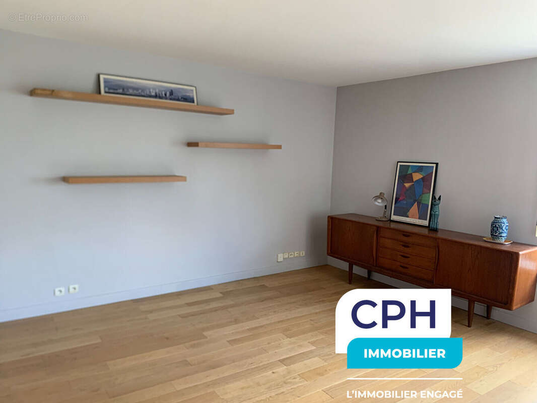 Appartement à COURBEVOIE
