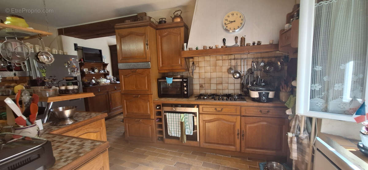 Veron,maison de village de 131m2,3/4 chambres,cour,dependance,atelier,terrain 280m2 - photo 5
