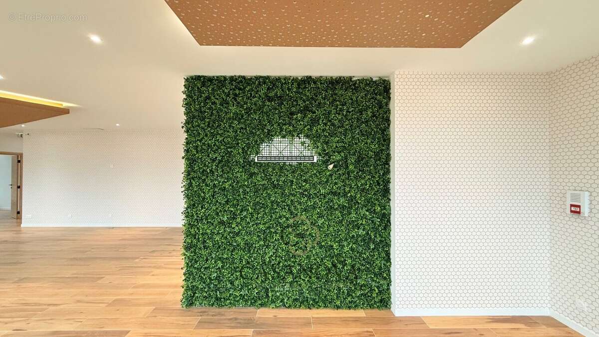 Bureaux neufs 110 m² lumineux avec parkings  Baillargues  Immeuble récent - photo 6