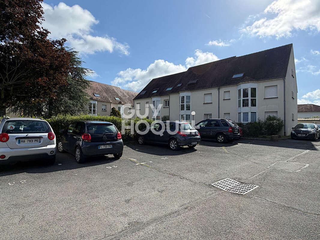 Appartement à LE COUDRAY-MONTCEAUX