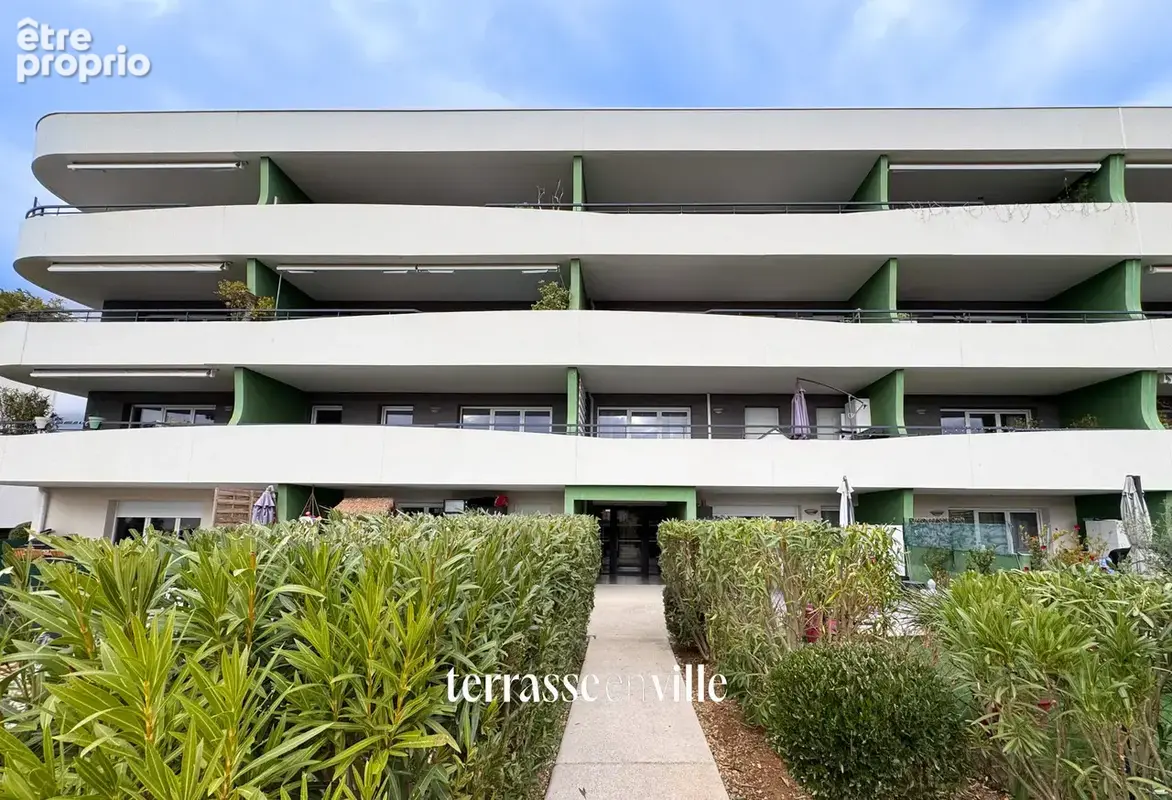 Saint-cyr-sur-mer - beau t2 recent - 38 m2 - terrasse - piscine - double parking - cave - 239 000€ - photo 10