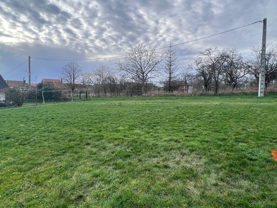 Terrain à REMEREVILLE