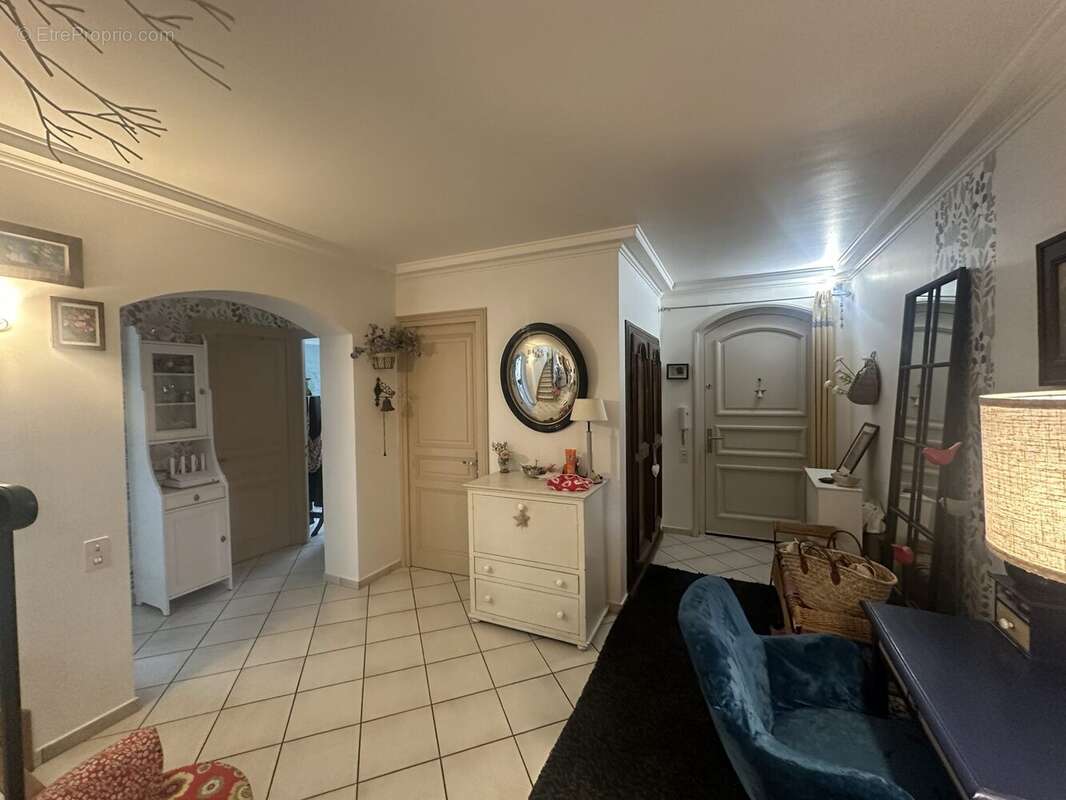 Maison à ECOTAY-L&#039;OLME