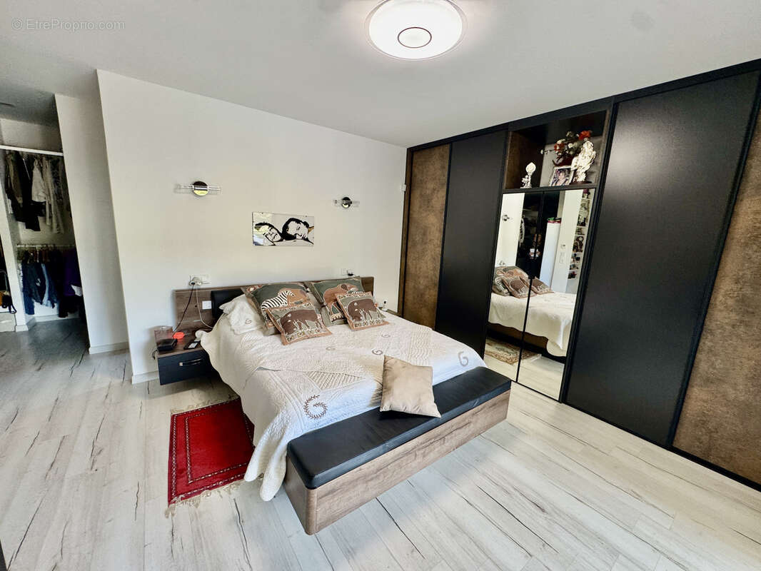 Maison à SAINTE-CECILE-LES-VIGNES