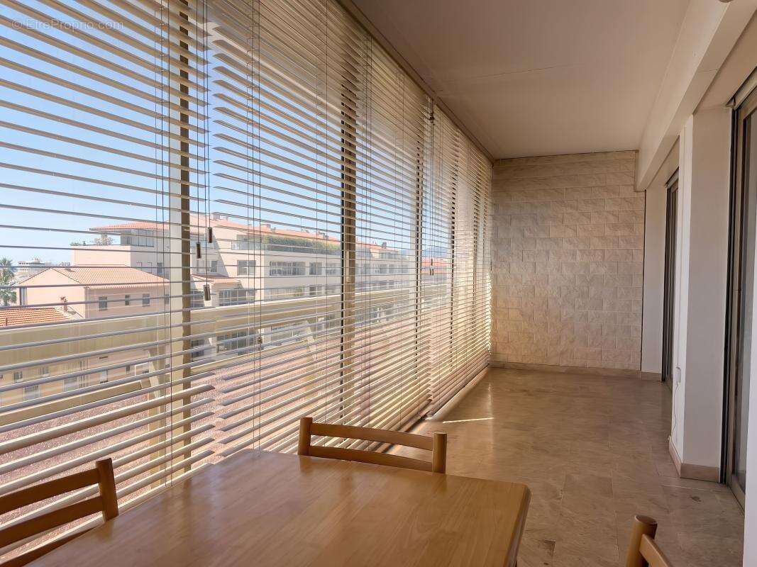  Cannes Bas Carnot — 2 pièces 61 m² habitables, véranda, parking - photo 2