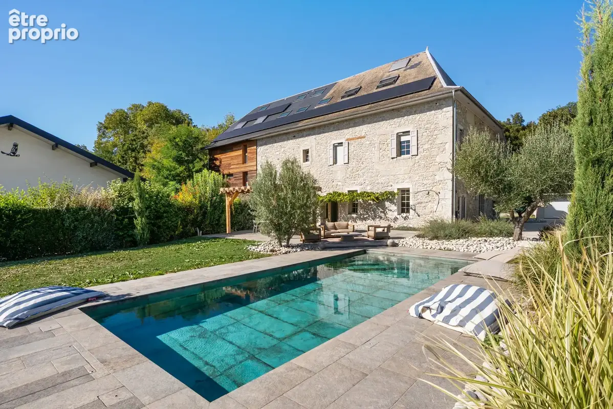 La Ravoire centre - Ancienne ferme entièrement rénové de 362m2 - terrain 1736m2 - Piscine chauffée - photo 19