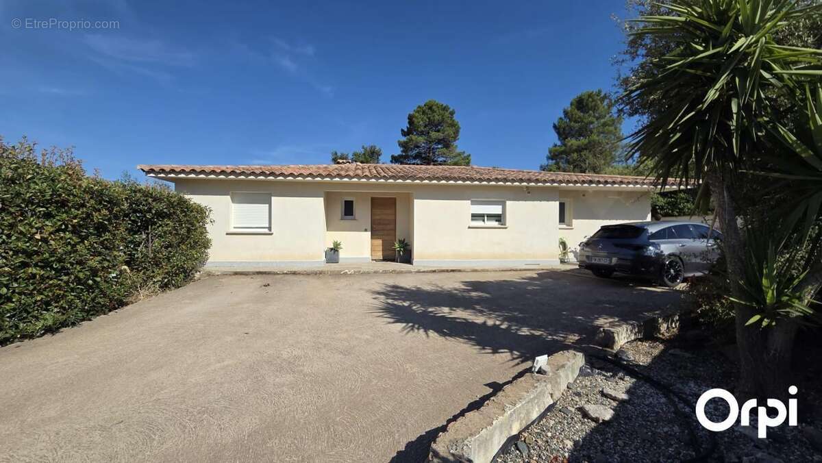 A vendre - Villa contemporaine avec piscine et appartement indépendant - photo 5