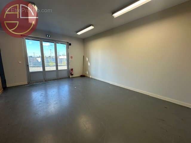 Commerce 697 m² à Mondouzil  - photo 9
