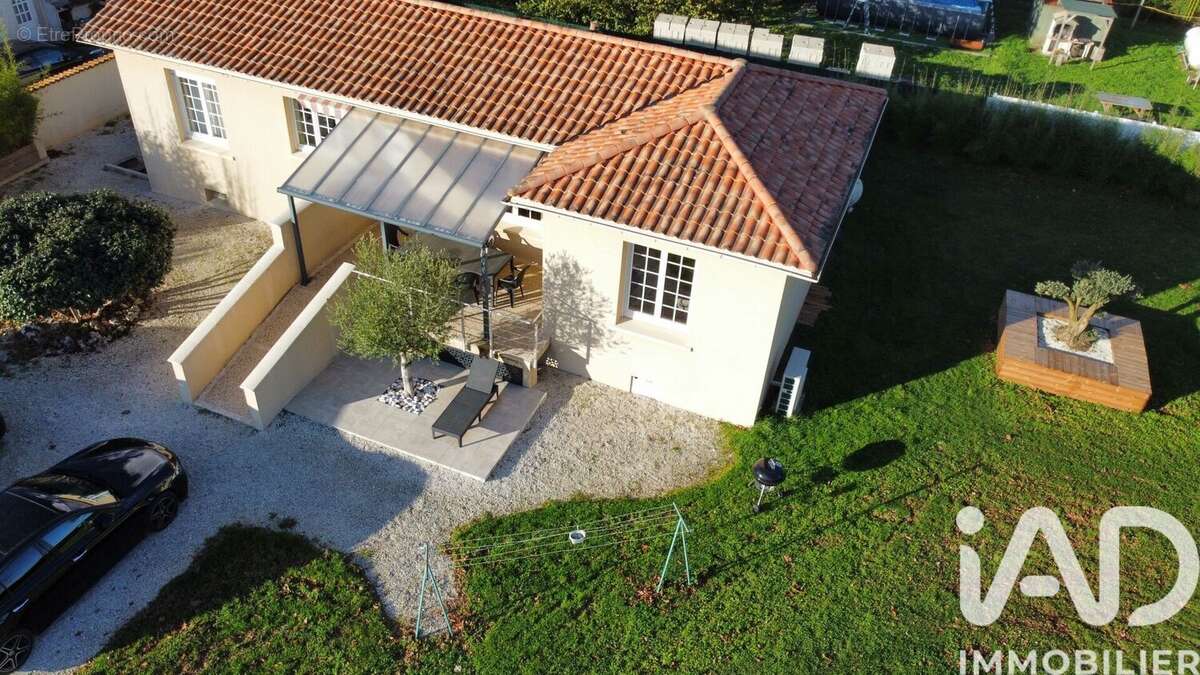 Photo 2 - Maison à MARILLAC-LE-FRANC