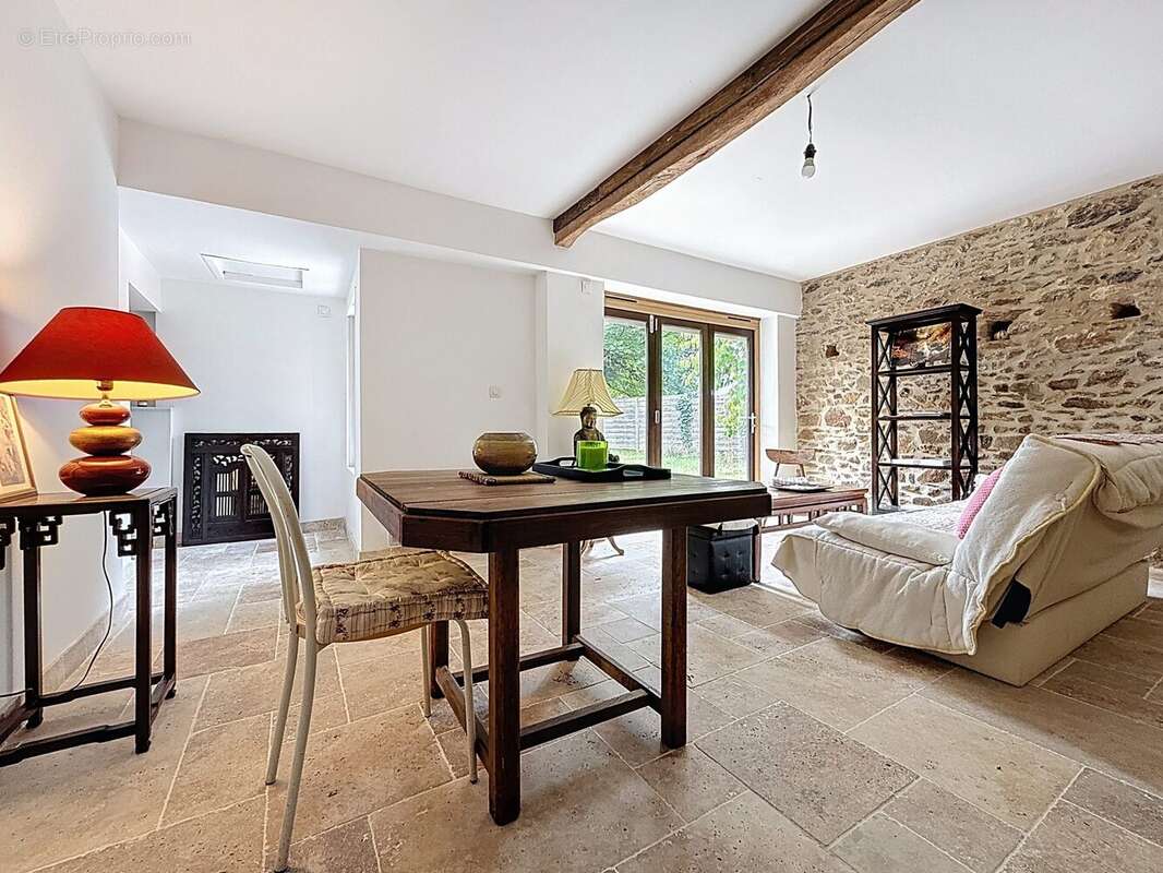 Maison à SAINT-PIERRE-DE-FRUGIE