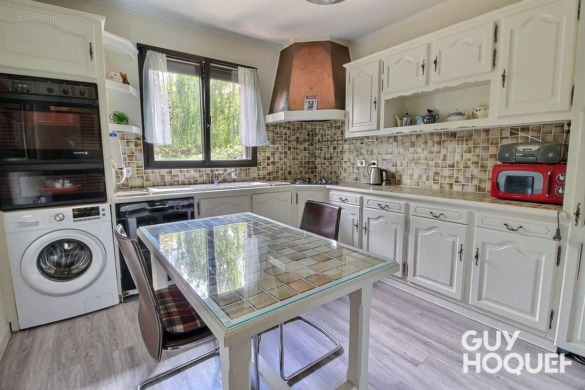 Maison à SAINTE-GENEVIEVE-DES-BOIS