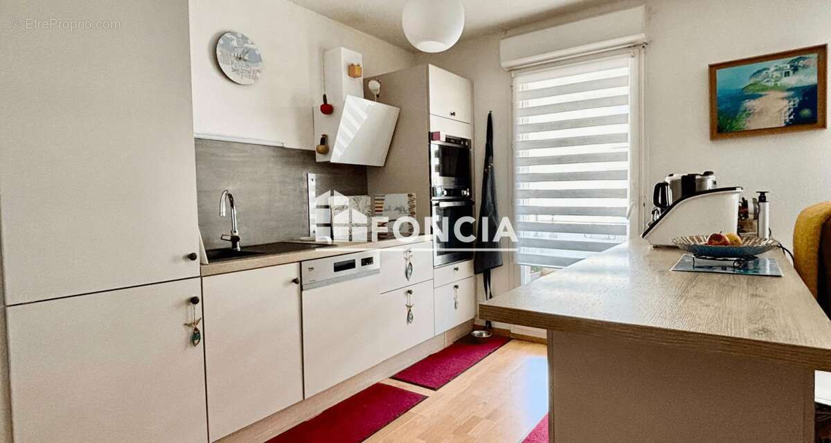 LES SABLES D'OLONNE - Appartement T3 de 61m2 en parfait état avec terrasse de 12m2 et 2 emplacements de stationnement - photo 3