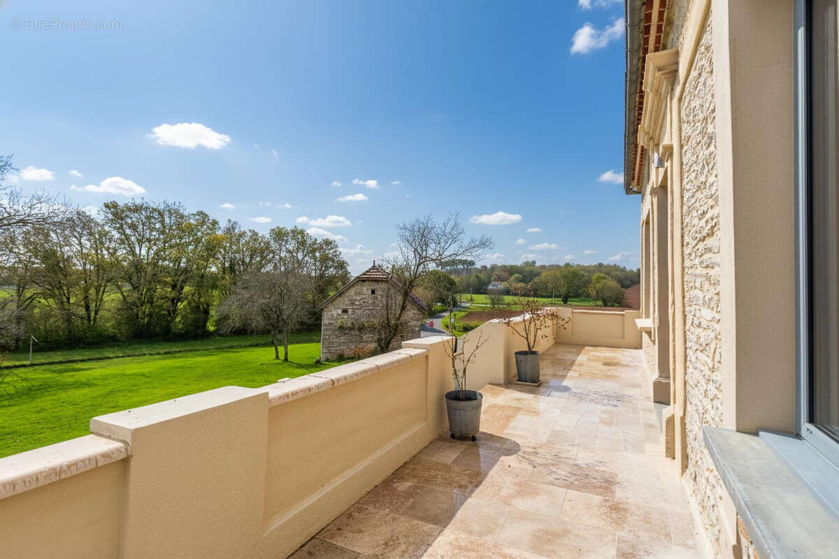 Maison à LAVERCANTIERE