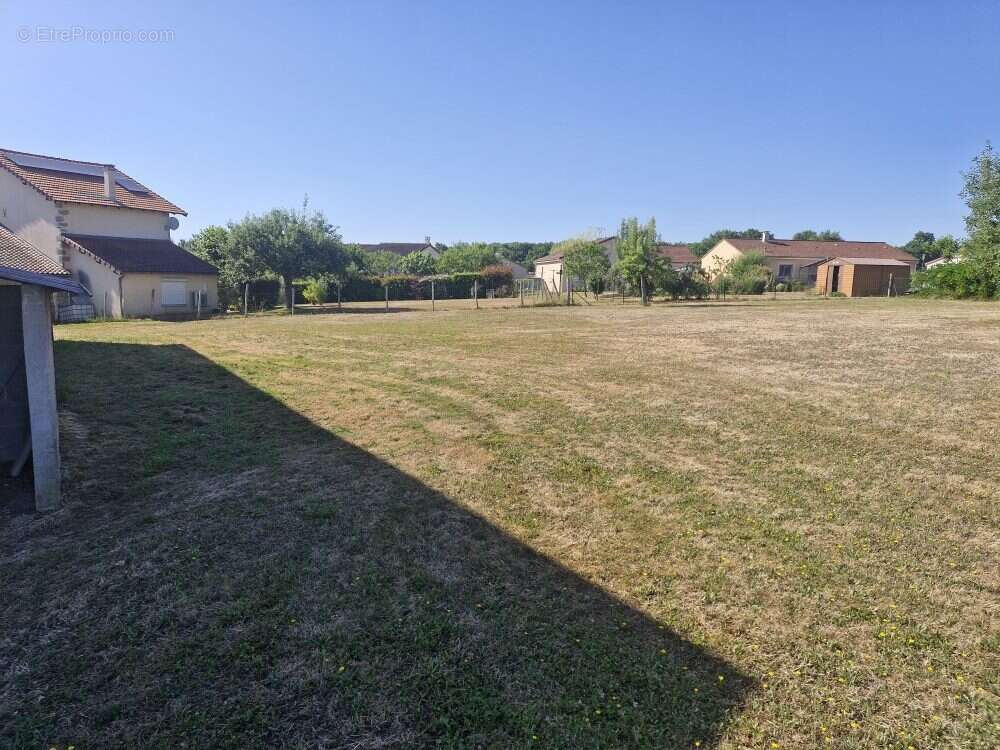 Commerce à AIXE-SUR-VIENNE