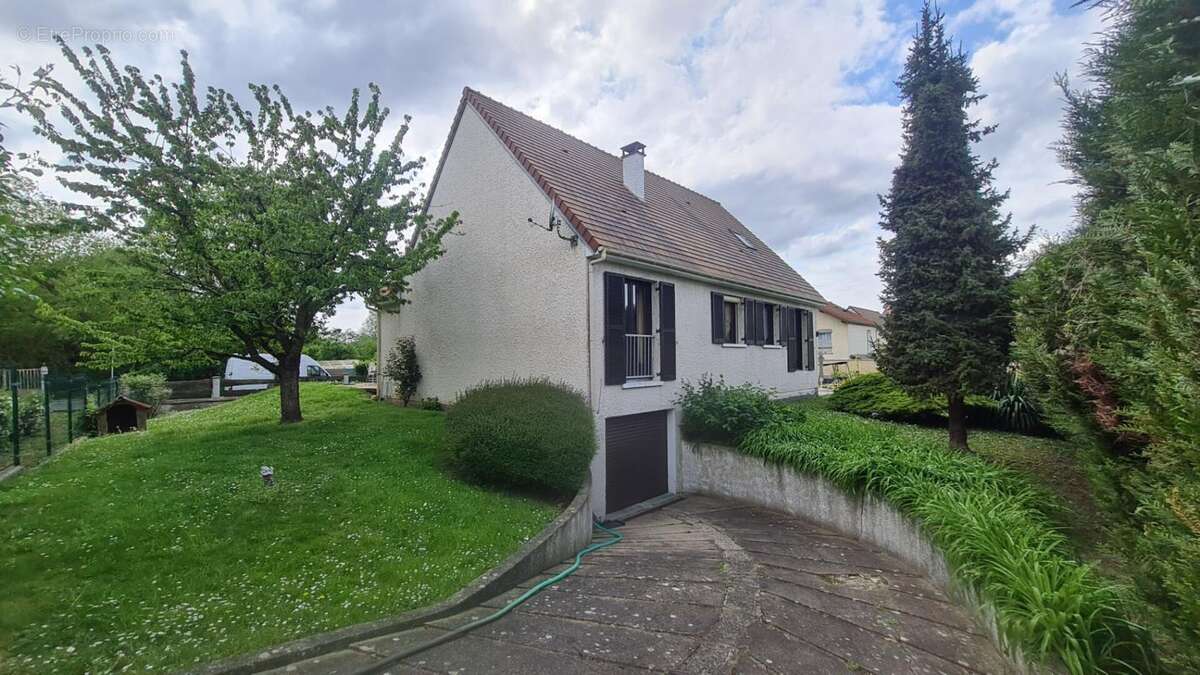 Maison à SAINT-OUEN-L'AUMONE