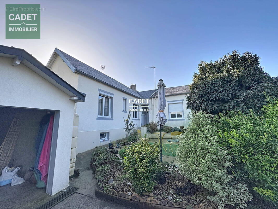 Maison à DONVILLE-LES-BAINS