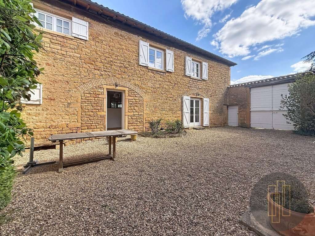 Maison à POUILLY-LE-MONIAL