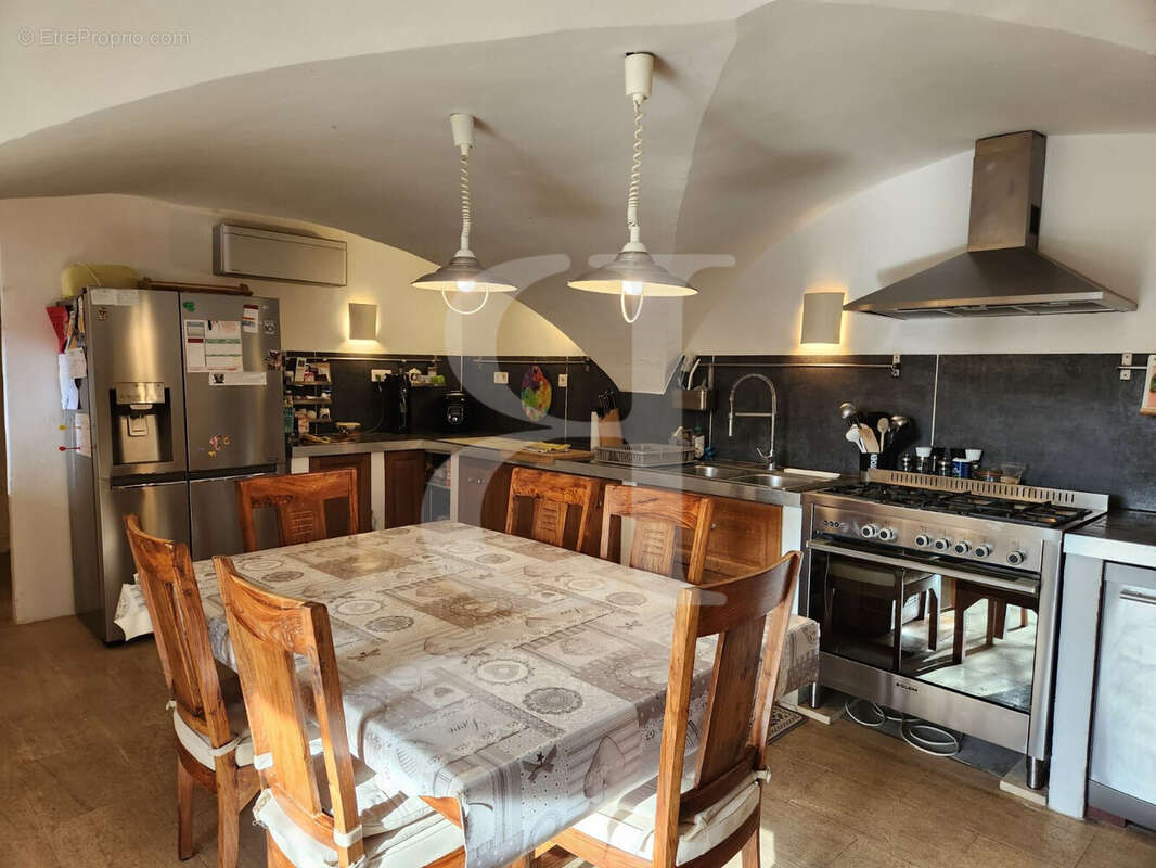 Maison à PERNES-LES-FONTAINES